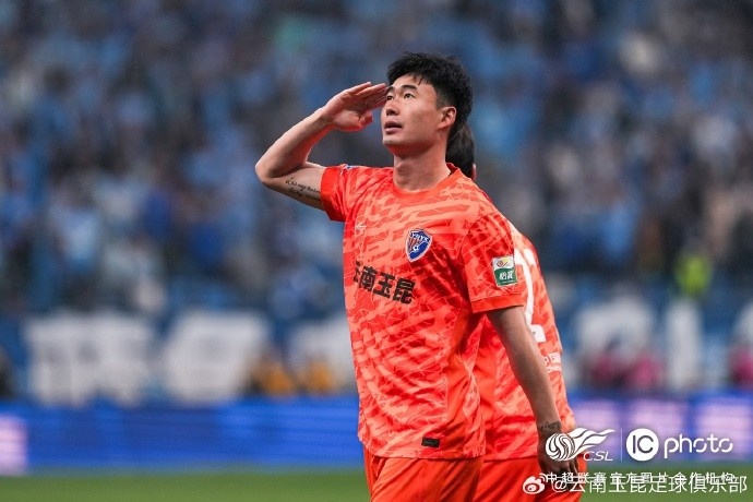 皇冠体育-比赛图集 道阻且长，行则将至！ “忠橙”