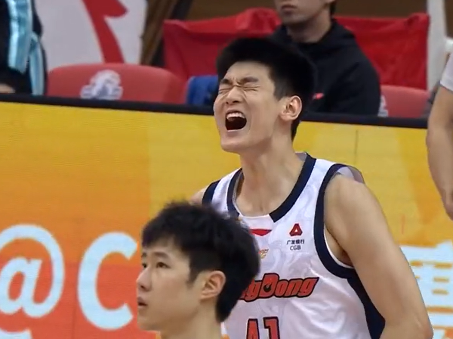 Crowns Sports-8中7！轰22分8板4助2帽，18岁小将成为广东队赢球奇兵